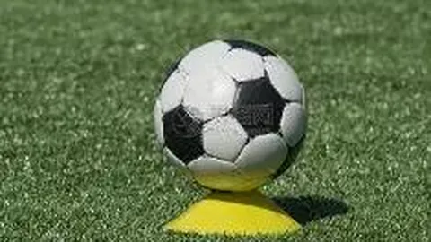 韩国篮球队安俊浩教练率队在亚洲杯小组赛收官战以97比86击败黎巴嫩，迈向传奇之旅