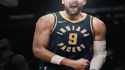 马纳法制胜一击，申花1-0川崎前锋巩固优势